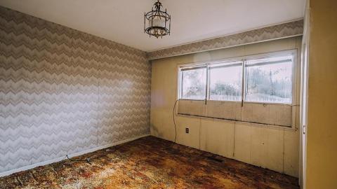 Before the flooding - The-Brady-Bunch-House39.jpg