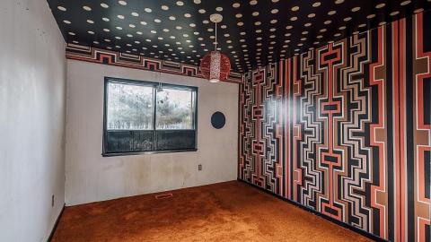 Before the flooding - The-Brady-Bunch-House53.jpg