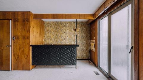 Before the flooding - The-Brady-Bunch-House40.jpg