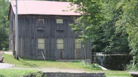 Walters Falls 2 - By-the-Falls30.jpg