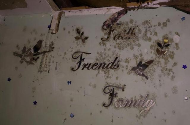 Handprints In Outer Space photo 4