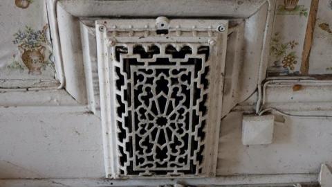 Ironing Crutch Beauty '18 - Pink-Parrots-Pretty-Place33.jpg