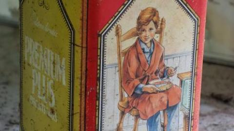 Ironing Crutch Beauty '18 - Pink-Parrots-Pretty-Place44.jpg