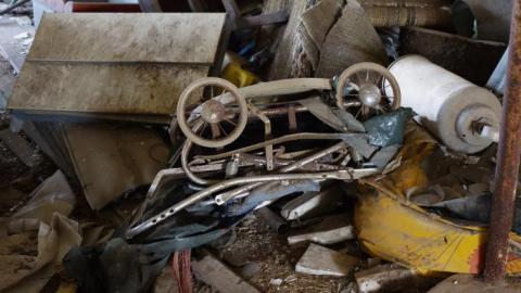 Ironing Crutch Beauty '18 - Pink-Parrots-Pretty-Place50.jpg