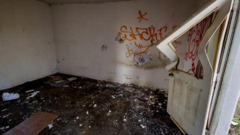 House Wreck - IMG_2336s.jpg