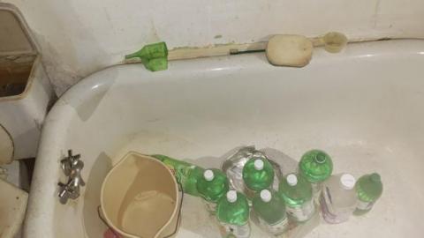 Hoarders house - Hoarder-house13.jpg