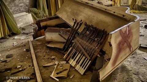 Fall 2018 - The-Italian-mansion6.jpg