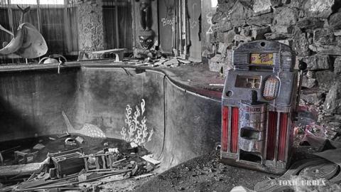 Fall 2018 - The-Italian-mansion10.jpg