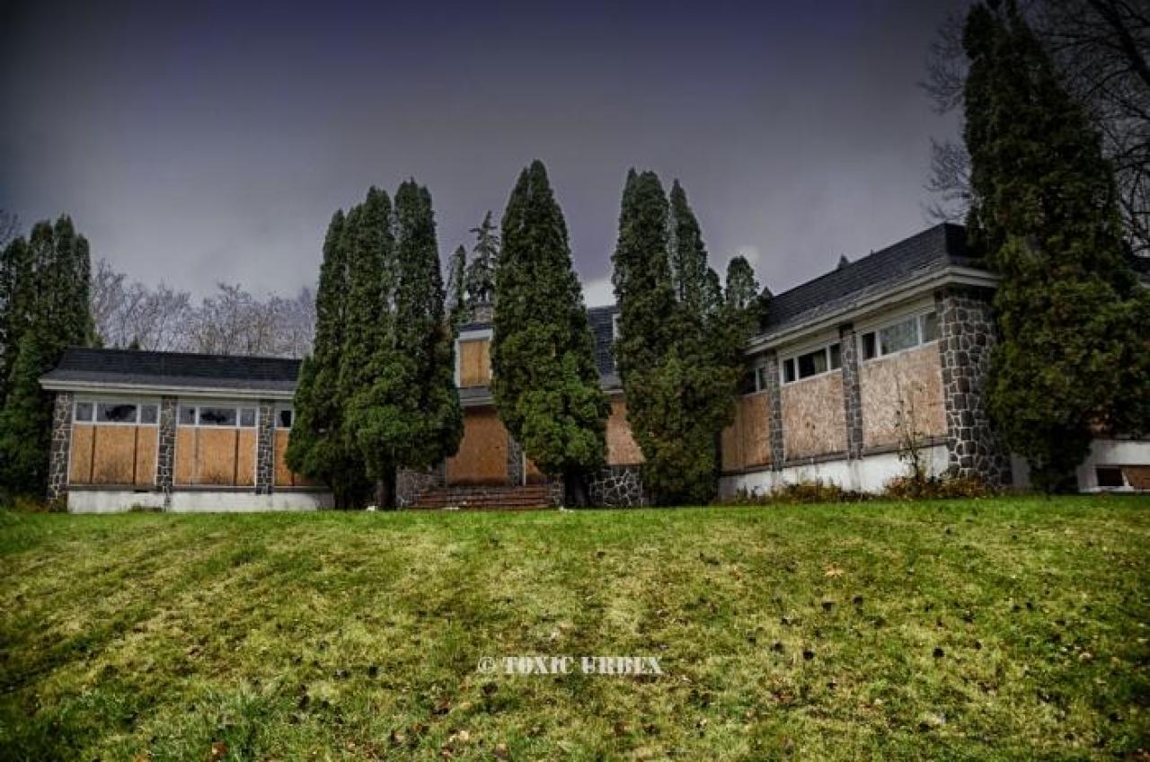 Fall 2018 - The-Italian-mansion3.jpg