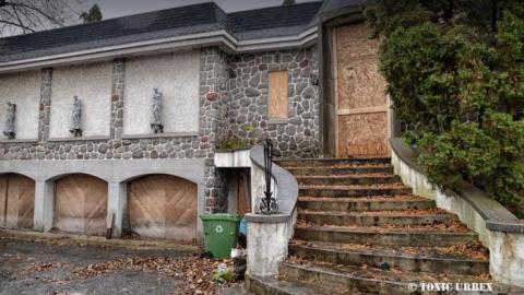 Fall 2018 - The-Italian-mansion4.jpg