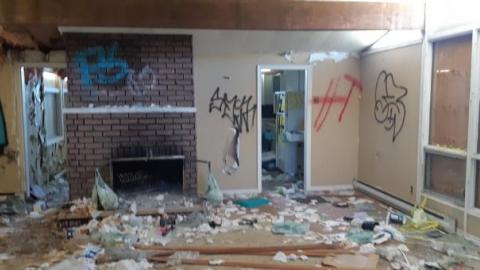 Mapleview Condemned Bungalows - 20190607_153905.jpg