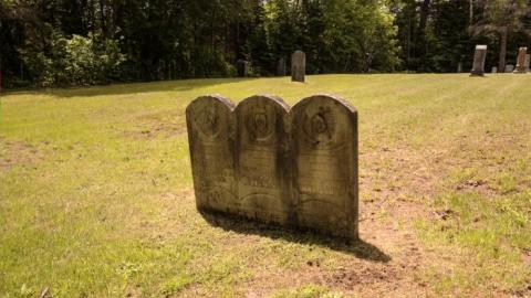 Daughters - Thompson-pioneer-Cemetery11.jpg
