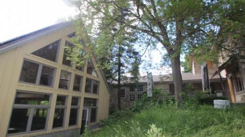 90s Mansion - London-Ontario-Party-Mansion2.jpg