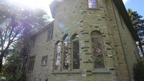 90s Mansion - London-Ontario-Party-Mansion3.jpg