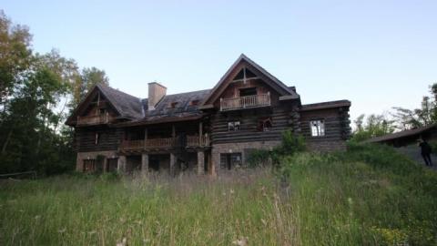 Second visit - The-Log-Mansion3.jpg