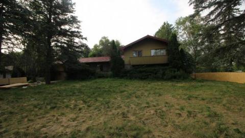 July 2019 - The-Brady-Bunch-House15.jpg