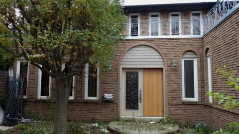 Oct '18 - Italian-70s-Mansion2.jpg