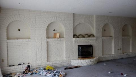 Oct '18 - Italian-70s-Mansion4.jpg