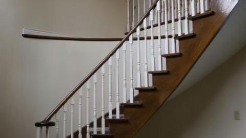 Oct '18 - Italian-70s-Mansion7.jpg