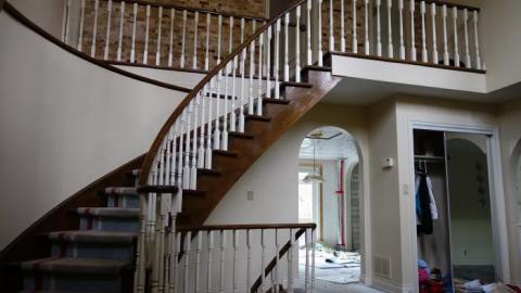 Oct '18 - Italian-70s-Mansion12.jpg