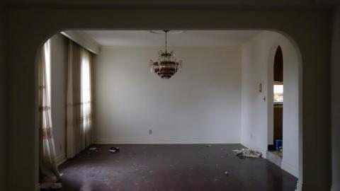 Oct '18 - Italian-70s-Mansion14.jpg