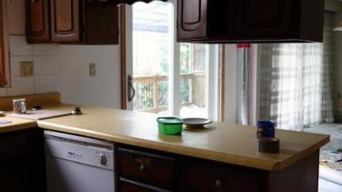 Oct '18 - Italian-70s-Mansion8.jpg