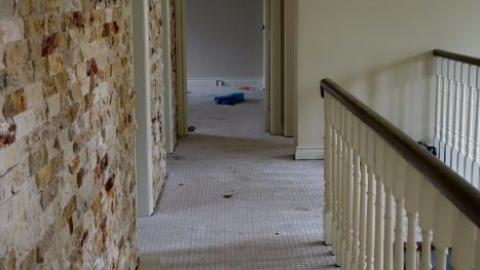 Oct '18 - Italian-70s-Mansion39.jpg