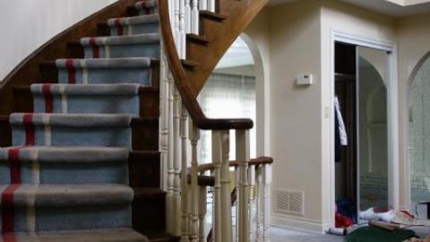 Oct '18 - Italian-70s-Mansion42.jpg