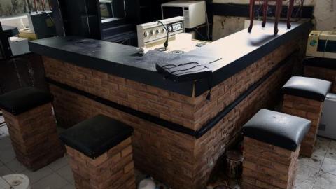 Oct '18 - Italian-70s-Mansion46.jpg