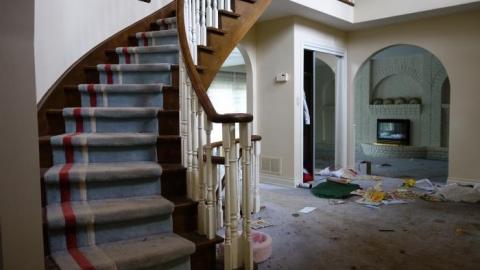 Oct '18 - Italian-70s-Mansion55.jpg