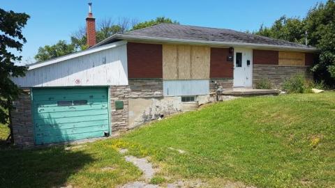 Boarded up on Stone Church photo 3