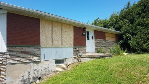 Boarded up on Stone Church photo 4