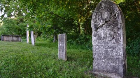 Craig St Cemetery  - The-Old-Burying-Ground3.jpg