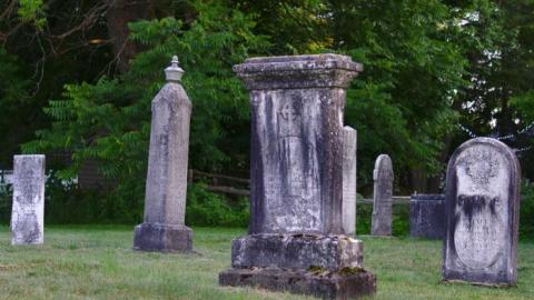 Craig St Cemetery  - The-Old-Burying-Ground13.jpg