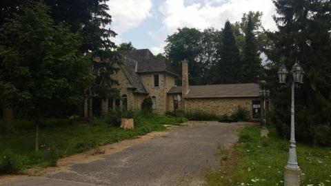 August 2019 - London-Ontario-Party-Mansion28.jpg