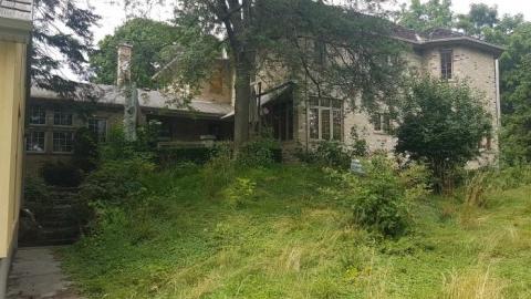 August 2019 - London-Ontario-Party-Mansion31.jpg