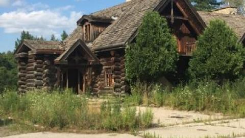 pics - The-Log-Mansion114.jpg