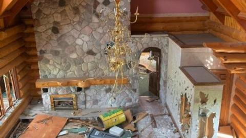 pics - The-Log-Mansion117.jpg