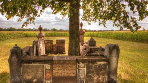 Her Eyes Are Closed - Centenary-(pioneer)-Cemetery5.jpg