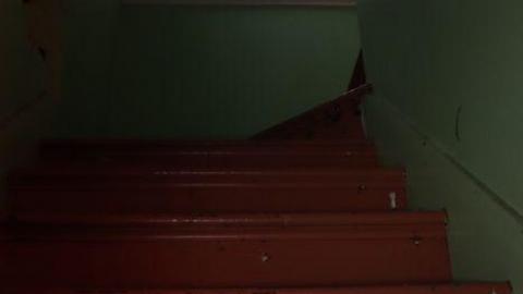 House of 30 different wallpape - Dr.-No4.jpeg