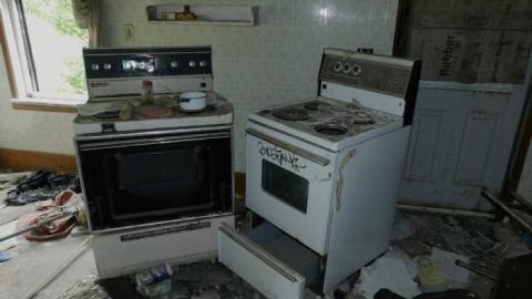 May 2019 - 80s-Porn-House39.jpg