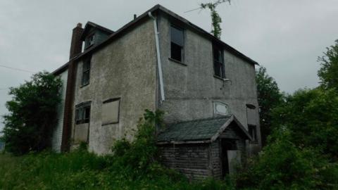 May 2019 - 80s-Porn-House44.jpg