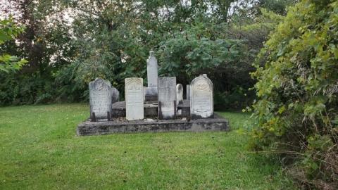 September 2019 - Scottish-Pioneer-Cemetery3.jpg