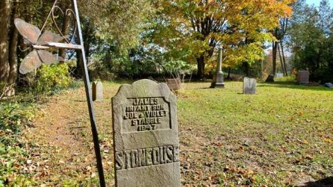 October 2019 - Smellies-Pioneer-Cemetery4.jpg