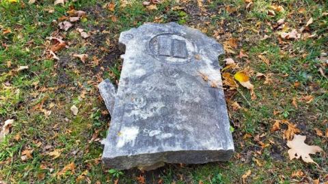 October 2019 - Smellies-Pioneer-Cemetery10.jpg