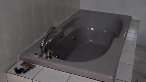 Ethan's Place '19 - Feeling-Nippy...-2-for-197.jpg