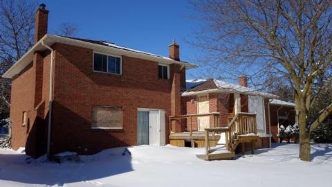 Ethan's Place '19 - Feeling-Nippy...-2-for-194.jpg