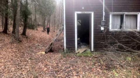 Head Lake Abandoned House photo 5