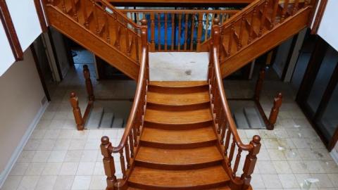 Titanic Stairs Mansion '19 - DSC05649.jpg