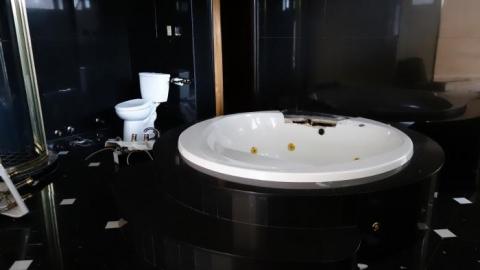 Titanic Stairs Mansion '19 - DSC05696.jpg